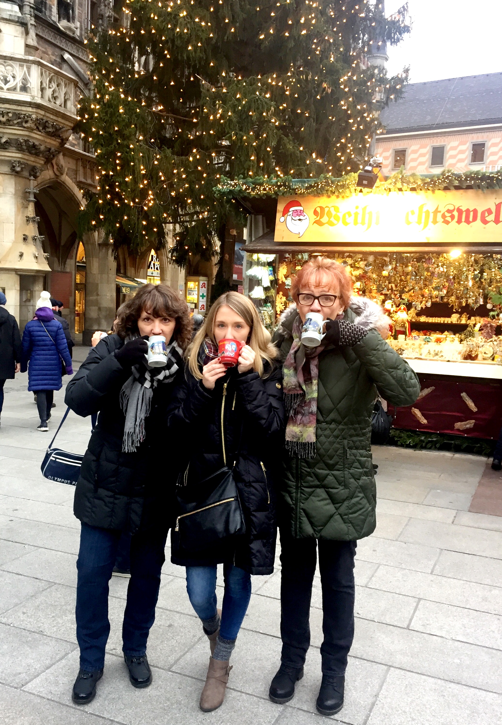 Amanda with her Mom & Mother-in-law drinking glühwein in Munich