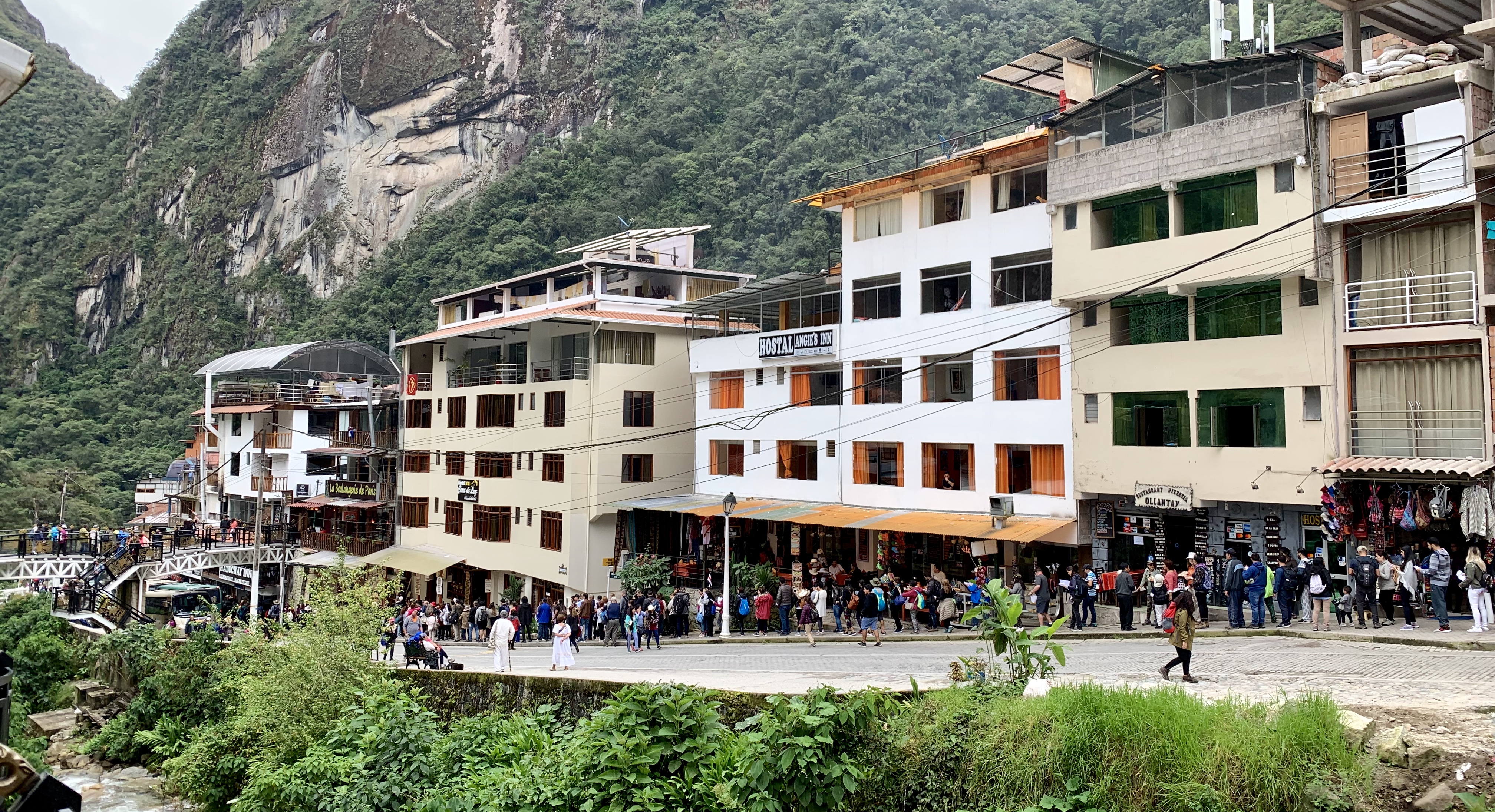 Line for the bus to Machu Picchu